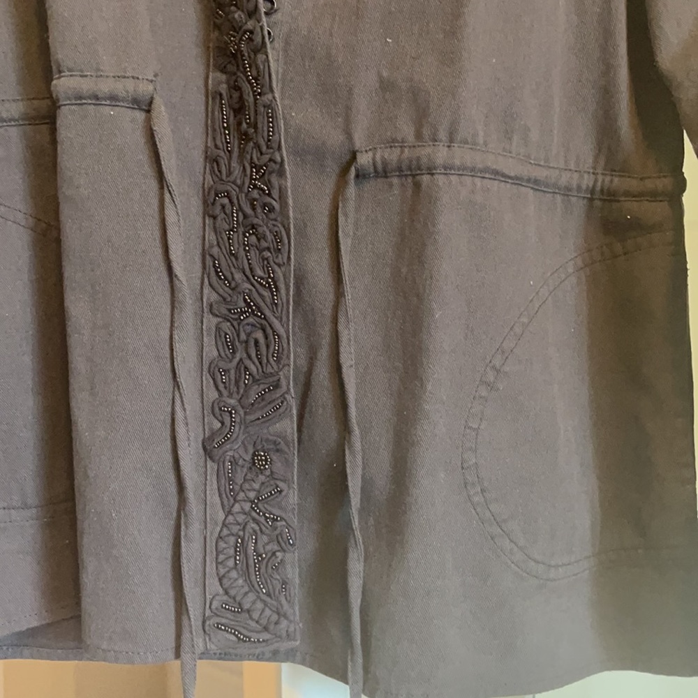 Detailed Jacket - Picture 2 of 4